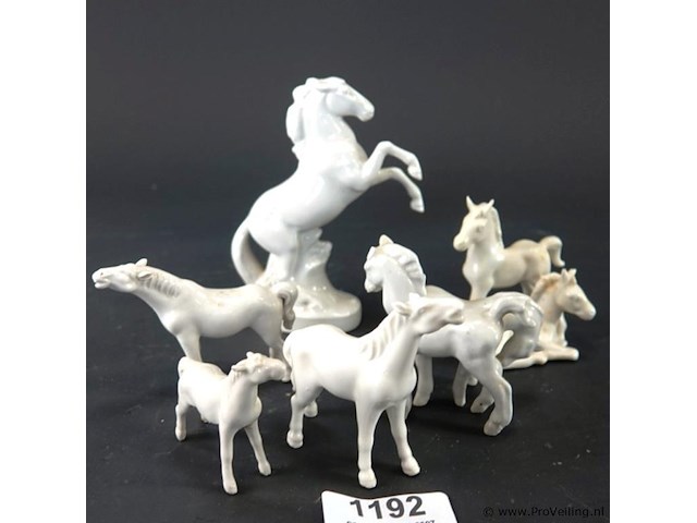 Kudde porseleinen paarden - afbeelding 1 van  5