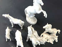 Kudde porseleinen paarden - afbeelding 4 van  5