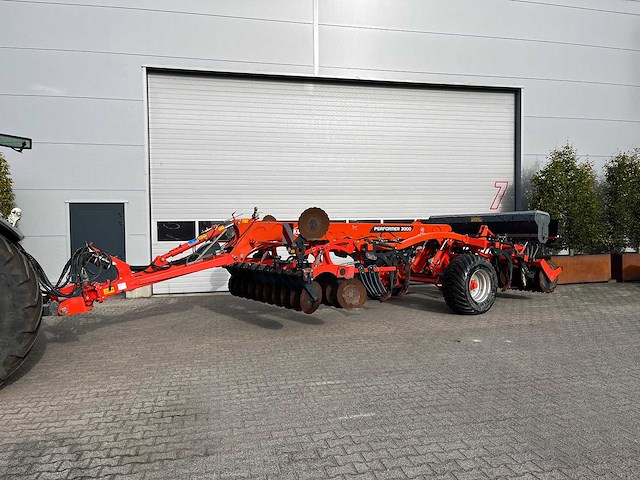 Kuhn - 2017 - performer 3000 - schijveneg met zaaibak - afbeelding 1 van  11
