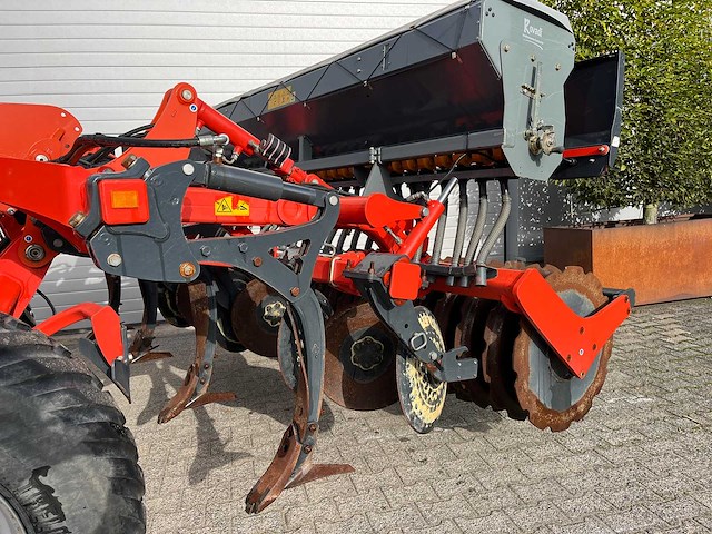 Kuhn - 2017 - performer 3000 - schijveneg met zaaibak - afbeelding 9 van  11