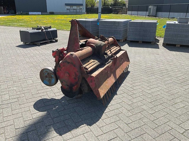 Kuhn - frees - afbeelding 1 van  8