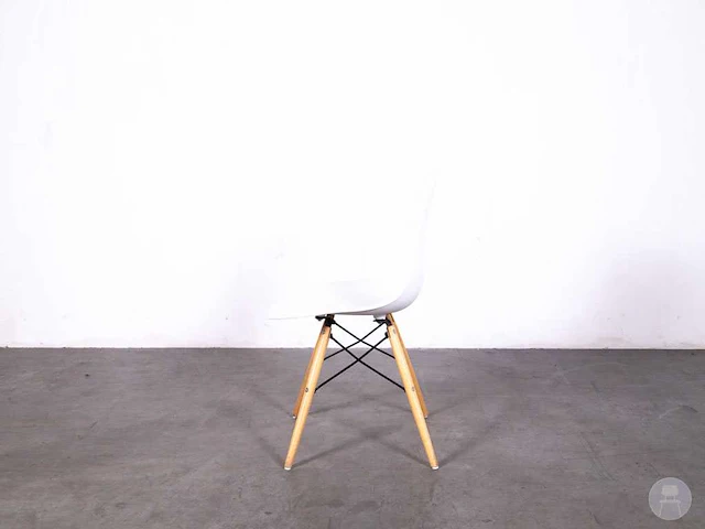 Kuipstoel met houten poten (7x) - afbeelding 4 van  6