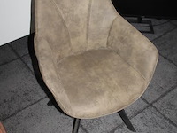 Kuipstoel met mosgroene bekleding en zwart metalen onderstel. afmeting 60 x 60 x 83 cm. - afbeelding 2 van  2