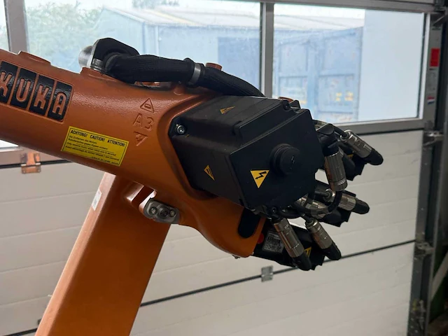 Kuka - 2005 - kr6 - industriële robot - afbeelding 4 van  11