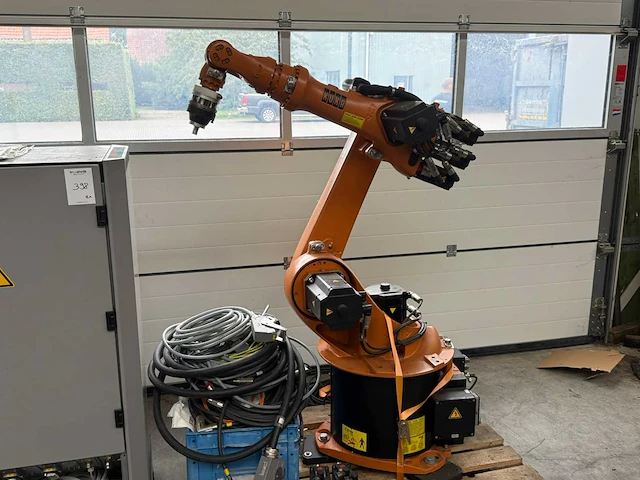 Kuka - 2005 - kr6 - industriële robot - afbeelding 5 van  11