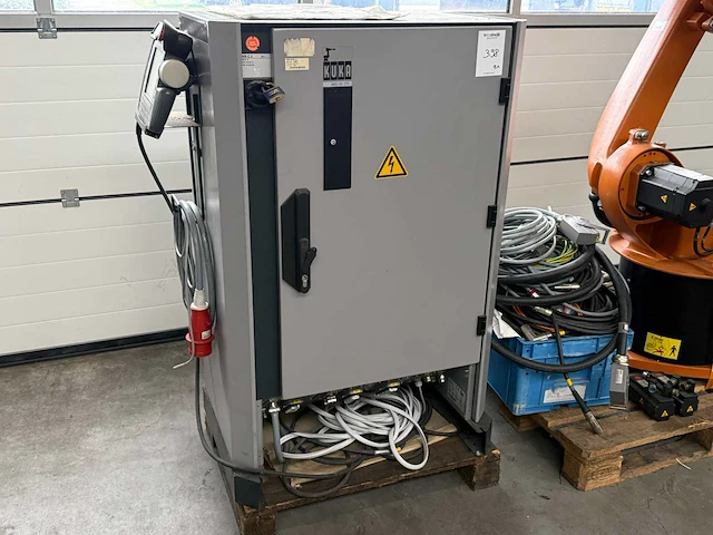 Kuka - 2005 - kr6 - industriële robot - afbeelding 7 van  11