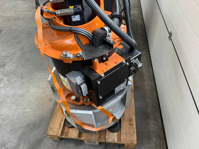 Kuka - 2017 - kr c4 - robot - afbeelding 4 van  10