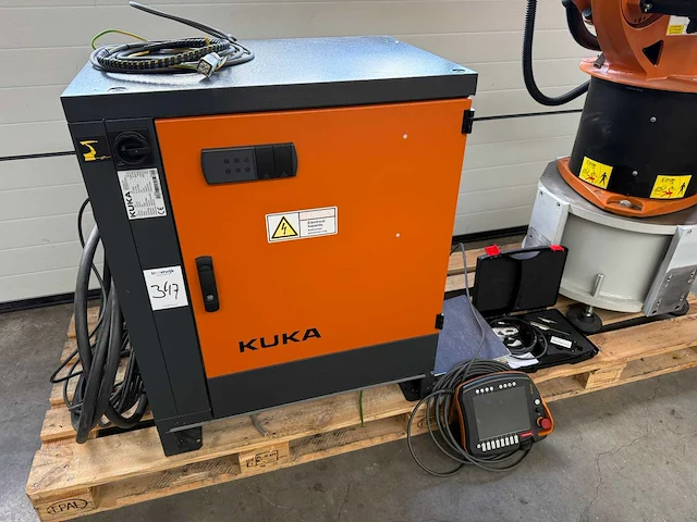 Kuka - 2017 - kr c4 - robot - afbeelding 9 van  10