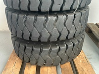 Kumho 8.25-13 6-gaats velg bandenset voor bandengraafmachine - afbeelding 2 van  12