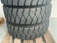 Kumho 8.25-13 6-gaats velg bandenset voor bandengraafmachine - afbeelding 5 van  12