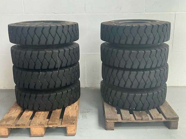 Kumho 8.25-13 6-gaats velg bandenset voor bandengraafmachine - afbeelding 8 van  12