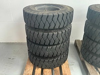 Kumho 8.25-13 6-gaats velg bandenset voor bandengraafmachine - afbeelding 9 van  12