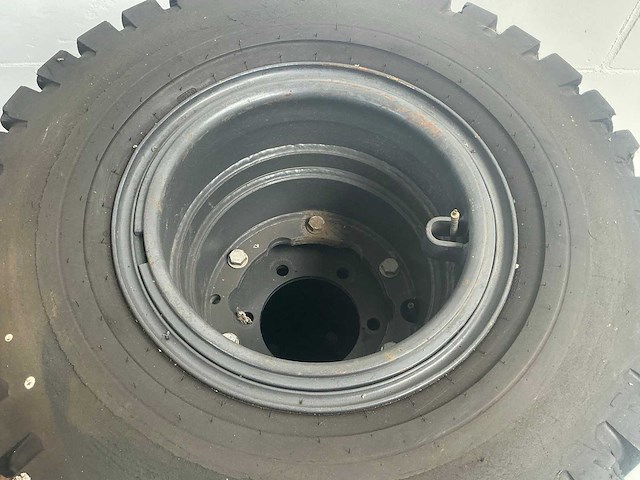Kumho 8.25-13 6-gaats velg bandenset voor bandengraafmachine - afbeelding 11 van  12