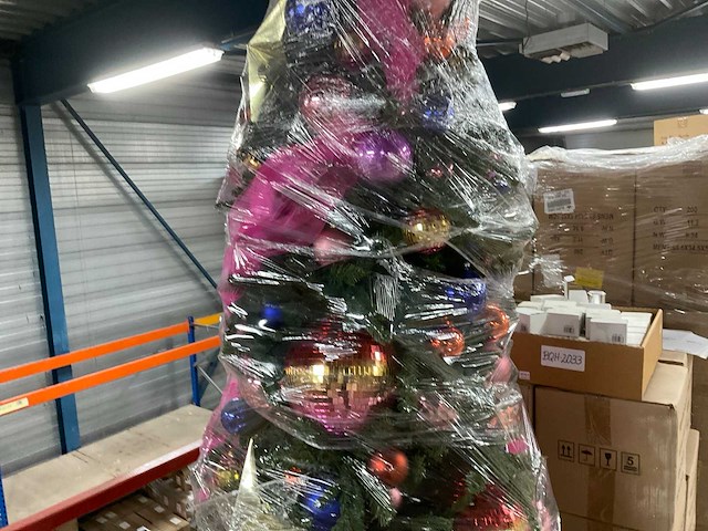 Kunst kerstboom gereed - afbeelding 3 van  4