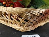 Kunst kerstster (poinsettia) in rieten mand - afbeelding 5 van  5