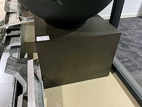 Kunst plant olijf met pot op presentatie kubus - afbeelding 5 van  5