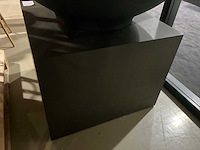 Kunst plant olijf met pot op presentatie kubus - afbeelding 5 van  5