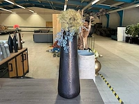 Kunstbloem met vaas