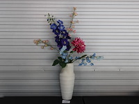 Kunstbloemen in pot. totale hoogte 67 cm. - afbeelding 1 van  2