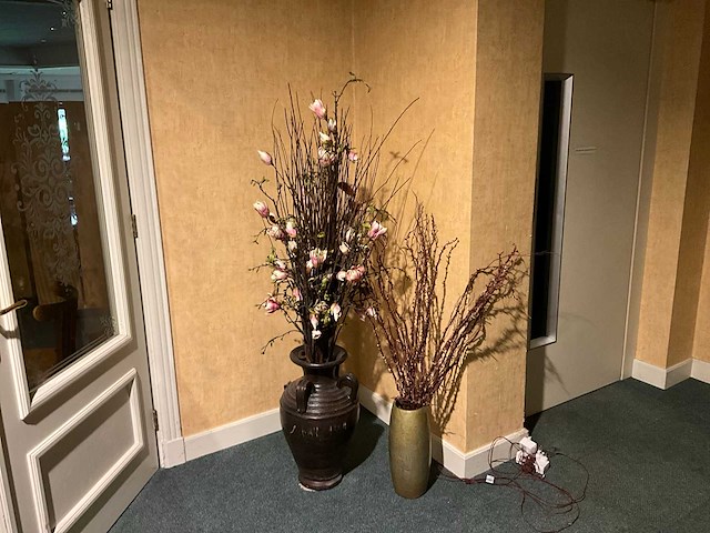 Kunstbloemen in vaas (2x) - afbeelding 1 van  6