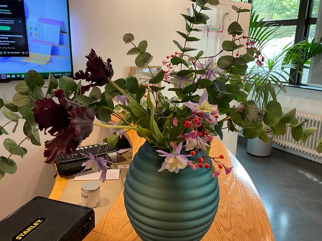 Kunstbloemen in vaas - afbeelding 2 van  2