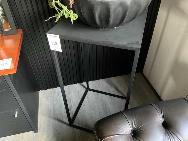 Kunstbloemen met vaas en sokkel - afbeelding 3 van  3