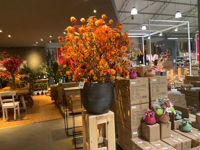 Kunstbloemen op vaas - afbeelding 1 van  5