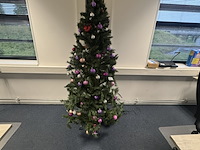 Kunstkerstboom, met decoratie - afbeelding 1 van  3