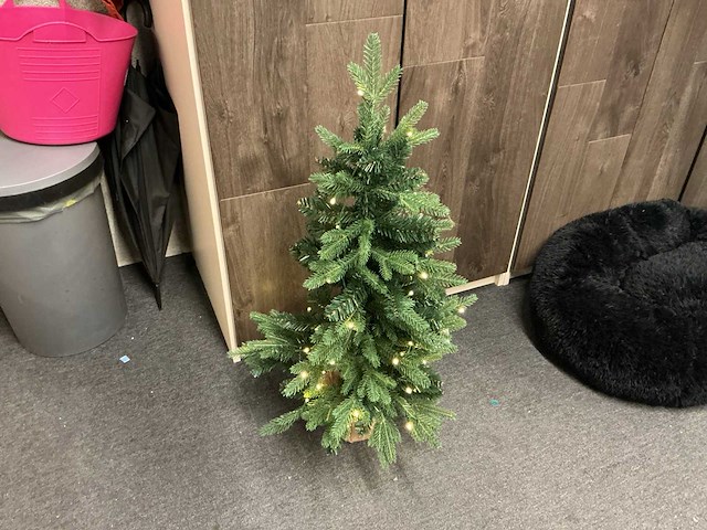 Kunstkerstboom met verlichting - afbeelding 1 van  6
