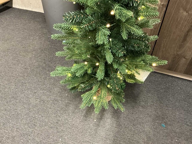 Kunstkerstboom met verlichting - afbeelding 3 van  6