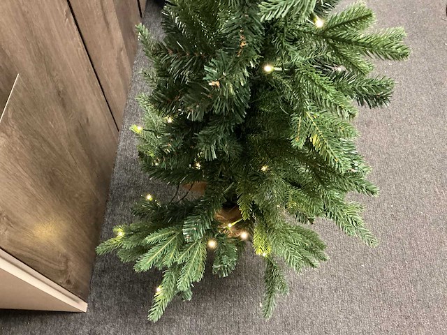 Kunstkerstboom met verlichting - afbeelding 4 van  6