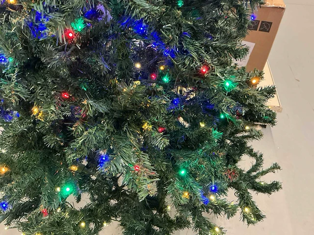 Kunstkerstboom met verlichting - afbeelding 2 van  3
