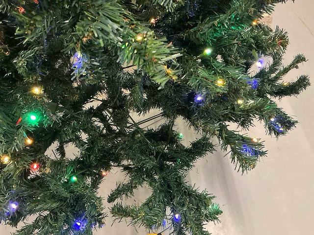 Kunstkerstboom met verlichting - afbeelding 3 van  3