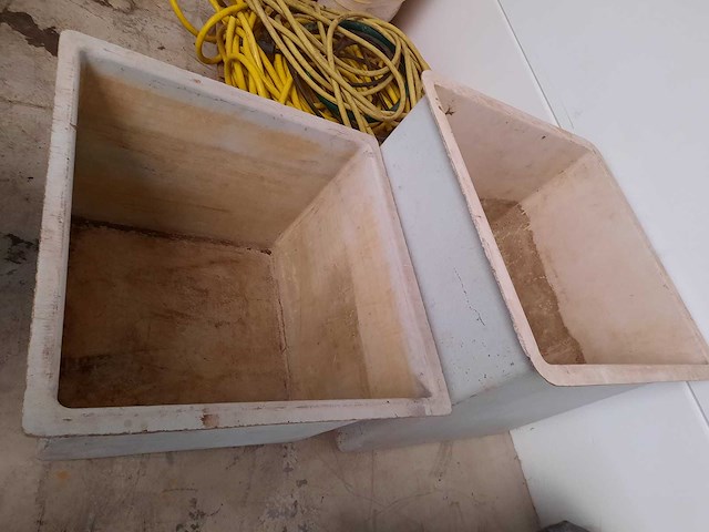 Kunstmest korrel bak - mestcontainer - gvk - afbeelding 1 van  7