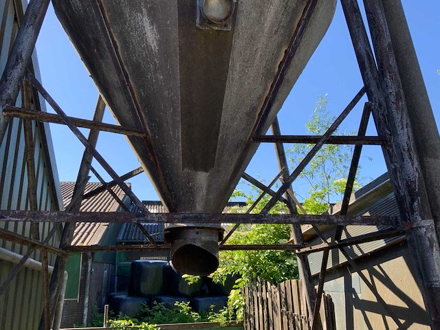 Kunstmest silo - afbeelding 1 van  1