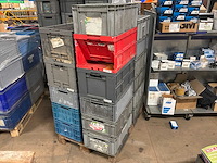 Kunstof bakken op pallet (16x) - afbeelding 2 van  2