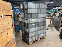 Kunstof bakken op pallet (32x) - afbeelding 2 van  2