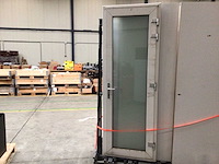 Kunstof kozijn met deur - afbeelding 1 van  2