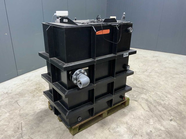 Kunstof watertank - afbeelding 1 van  2