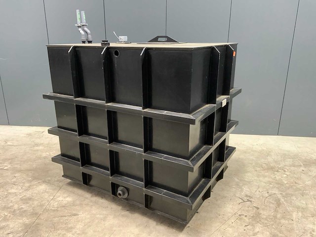 Kunstof watertank - afbeelding 1 van  6