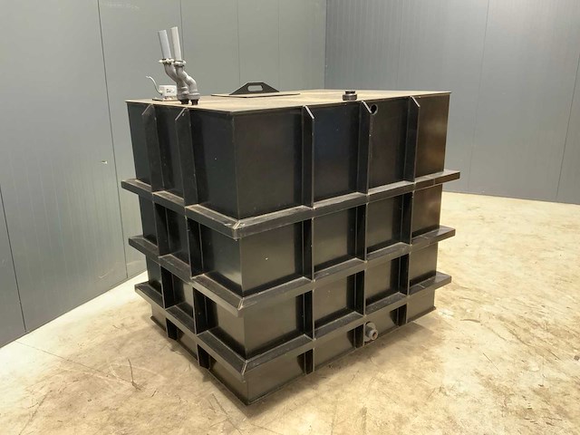 Kunstof watertank - afbeelding 1 van  6