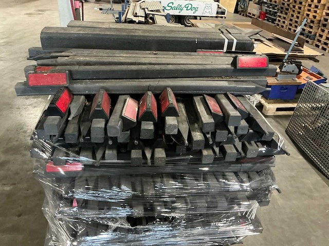 Kunstofpaal met reflector (250x) - afbeelding 2 van  3