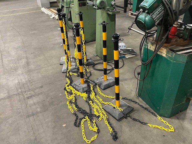 Kunstof/reflecterend afzetpalen met ketting - afbeelding 1 van  3