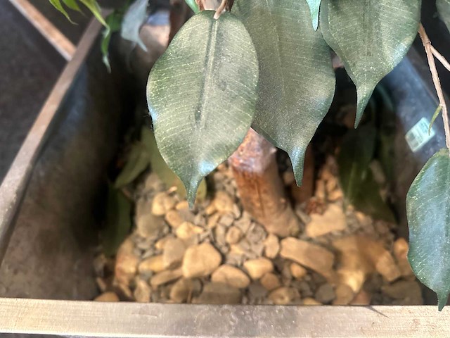 Kunstplant in metalen plantenbak (2x) - afbeelding 4 van  4