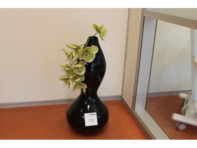 Kunstplant in pot. hoogte pot 60 cm. - afbeelding 1 van  2