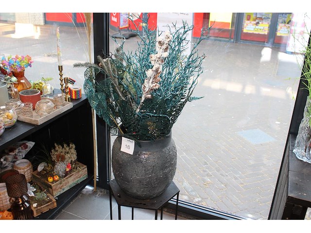 Kunstplant in pot op metalen pilaar. hoogte 130 cm. - afbeelding 1 van  2