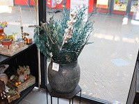 Kunstplant in pot op metalen pilaar. hoogte 130 cm. - afbeelding 1 van  2