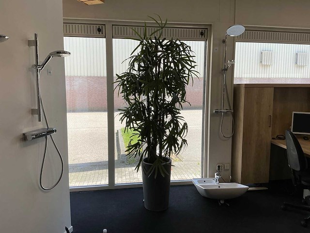 Kunstplant in pot - afbeelding 1 van  8