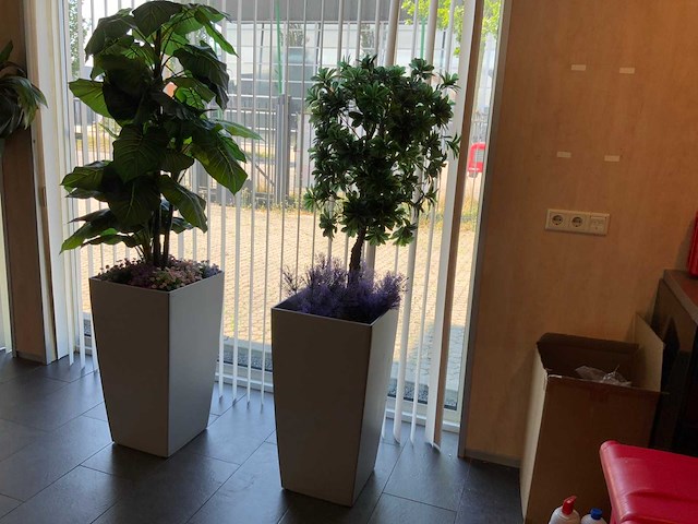 Kunstplant in pot - afbeelding 1 van  4