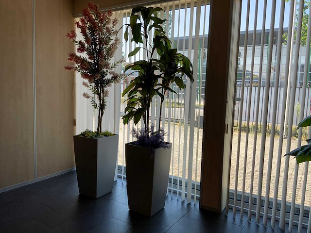 Kunstplant in pot - afbeelding 1 van  4